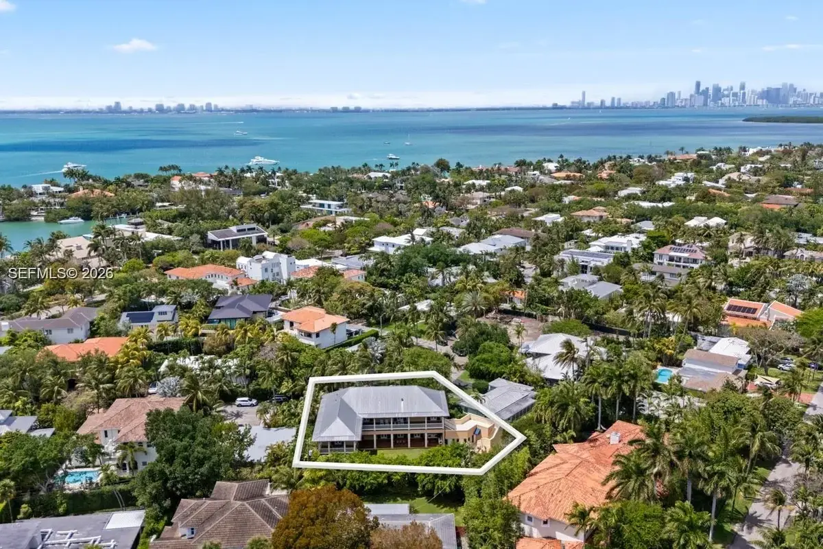 685 Harbor Ln, Key Biscayne: photo 1 of 44