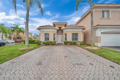 16220 SW 101st Ter, Miami: photo 1 of 23