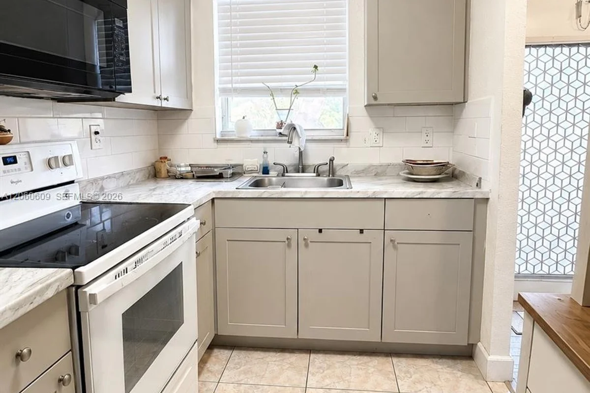 8345 Sunrise Lakes Blvd #203, Sunrise: photo 1 of 9