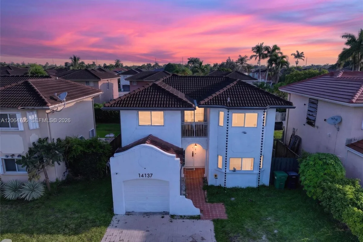 14137 SW 164th Ter, Miami: photo 1 of 35
