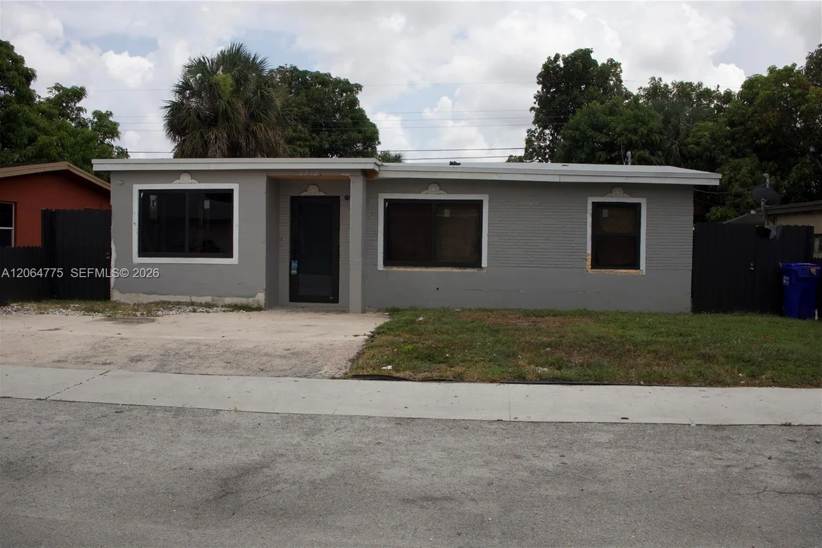 2732 NW 5th St, Pompano Beach: photo 1 of 11