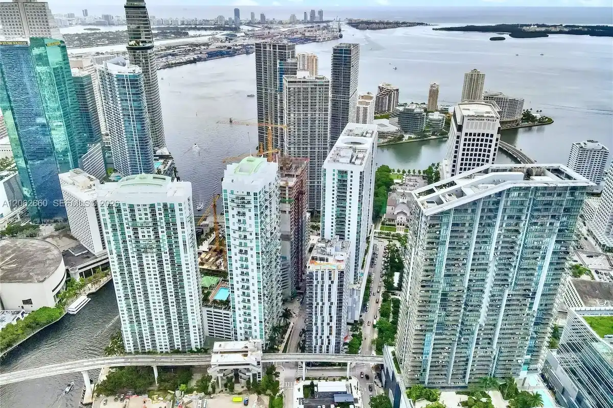 31 SE 6th St #1708, Miami: photo 1 of 33
