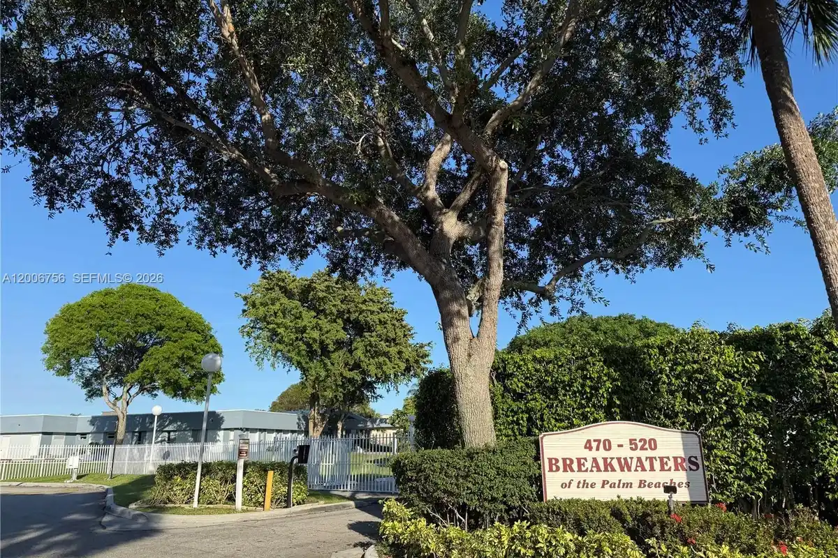 500 Executive Center Dr #2A, West Palm Beach: photo 1 of 6