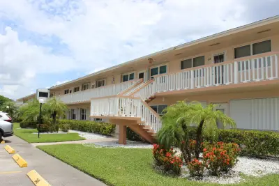 35 Somerset B, West Palm Beach: photo 1 of 50