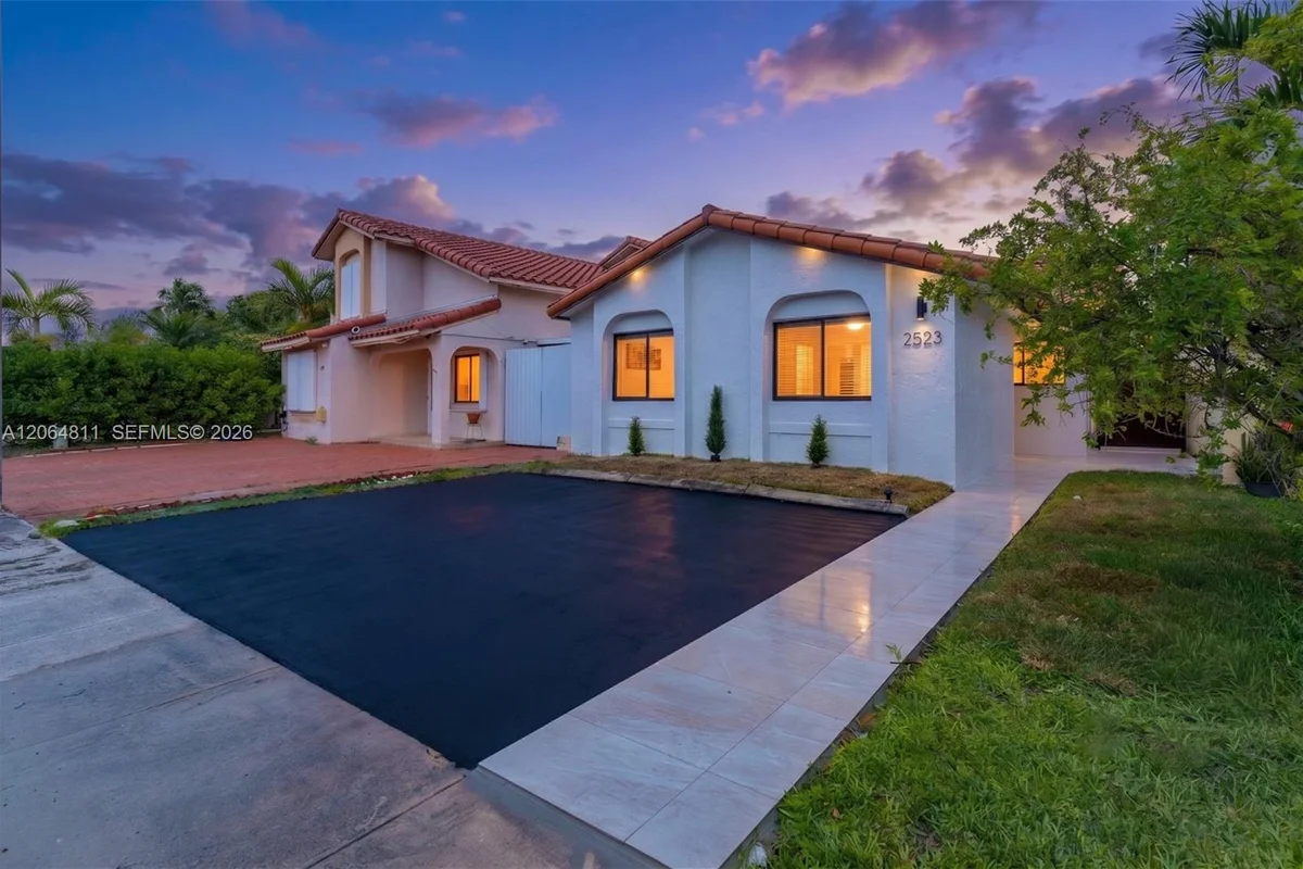 2523 W 65th St, Hialeah: photo 1 of 44