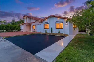 2523 W 65th St, Hialeah: photo 1 of 44