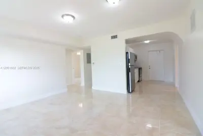 3014 NW 6th St, Pompano Beach: photo 1 of 28