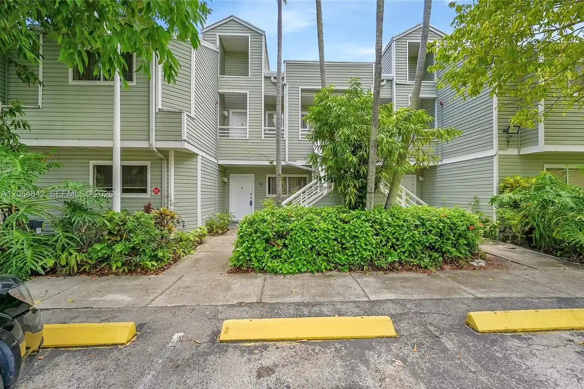 3453 NW 44th St #107, Oakland Park: photo 1 of 26