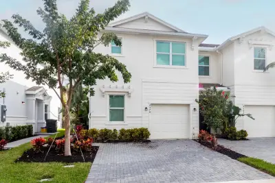 4578 Meyerson Pl, Lake Worth: photo 1 of 16