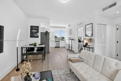 4100 SW 64th Ave #301, Davie: photo 1 of 24
