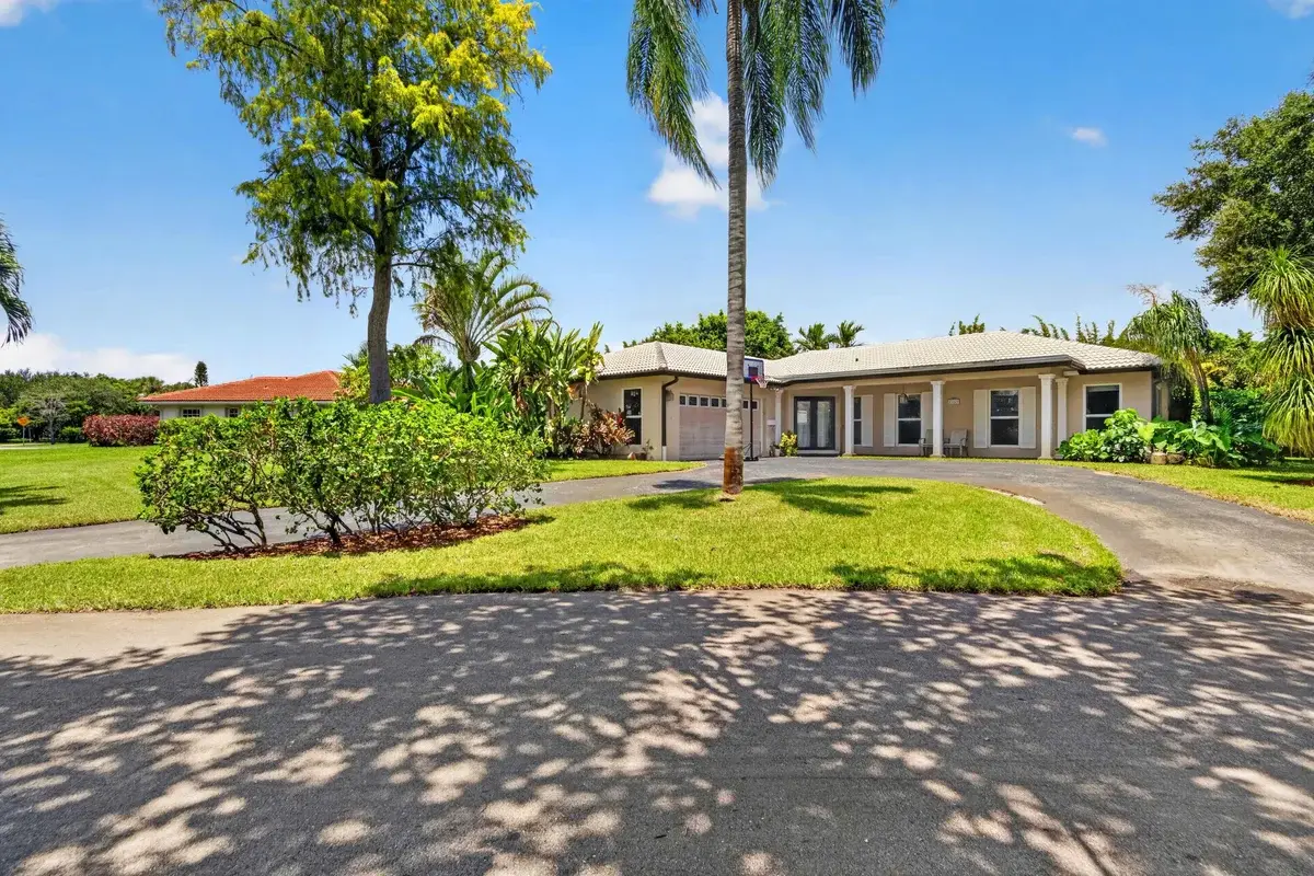 9404 NW 37th Ct, Coral Springs: photo 1 of 40