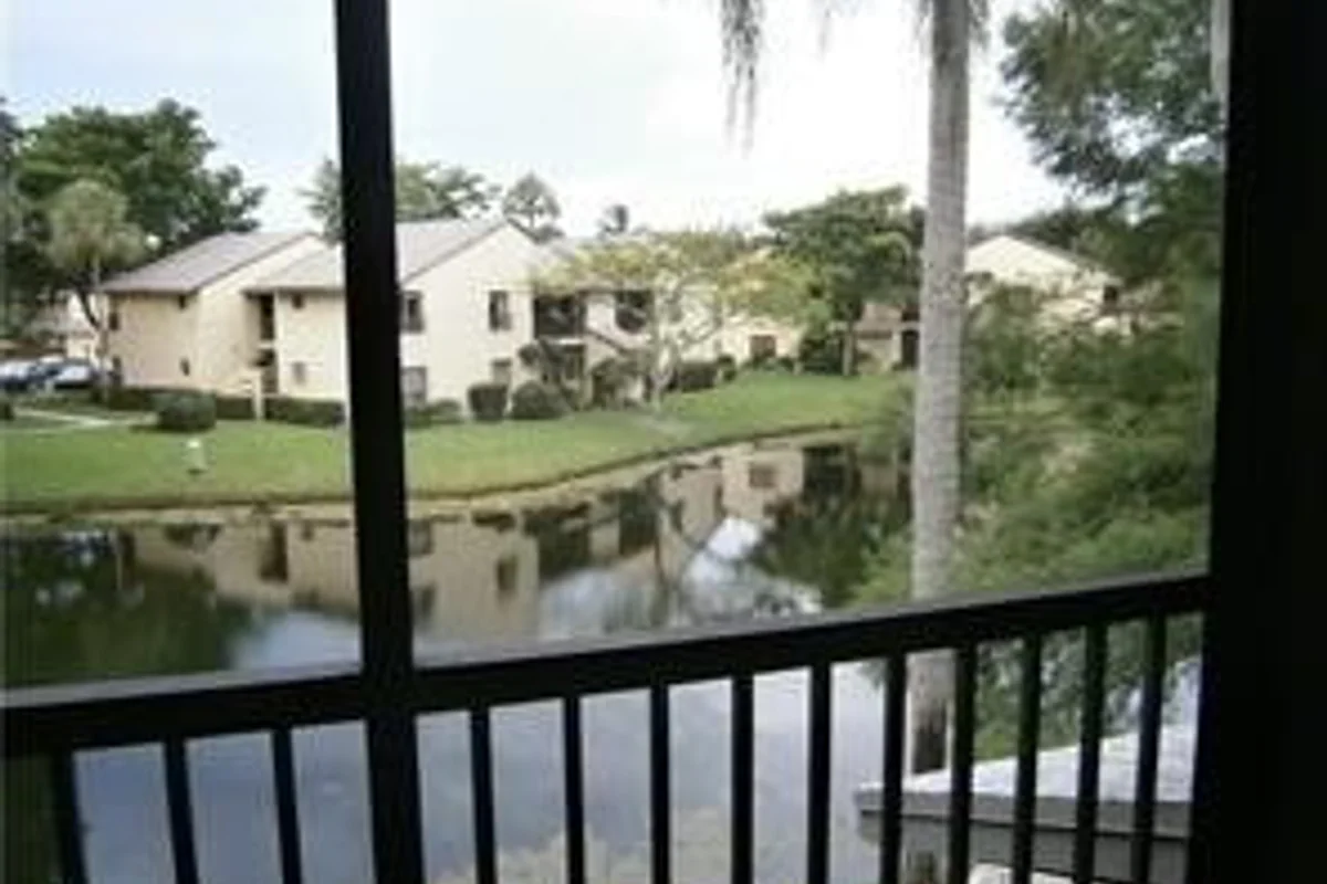 3559 Cocoplum Cir, Coconut Creek: photo 1 of 27