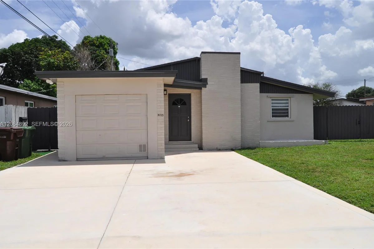 4035 E 2nd Ave, Hialeah: photo 1 of 50