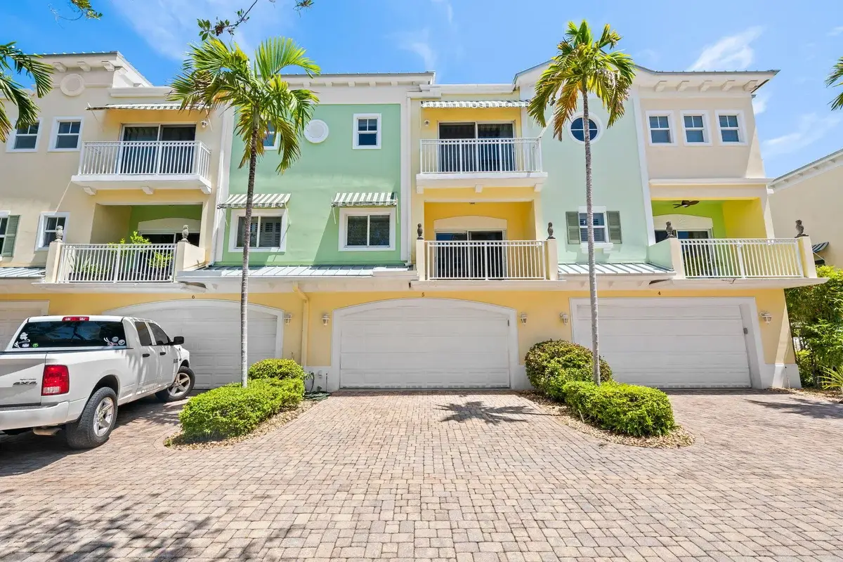 630 SE 15th St #5, Fort Lauderdale: photo 1 of 28