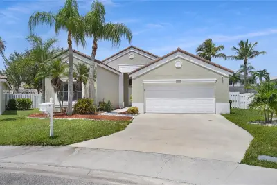 1064 Cedar Falls Dr, Weston: photo 1 of 47