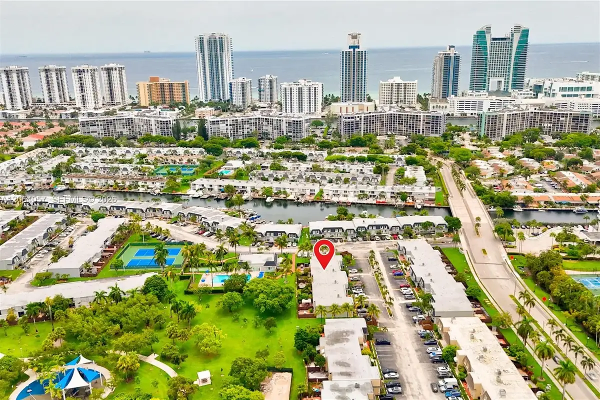 2307 NE 7th St #40, Hallandale Beach: photo 1 of 31