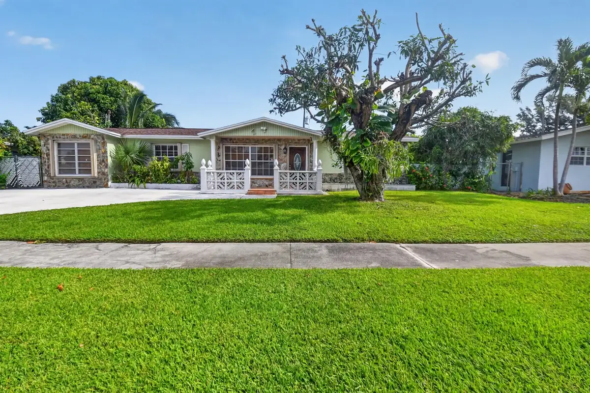 1826 16th Ave N, Lake Worth Beach: photo 1 of 35