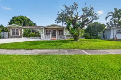 1826 16th Ave N, Lake Worth Beach: photo 1 of 35