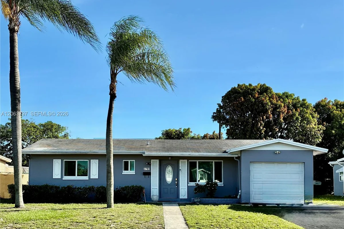 3790 NW 28th St, Lauderdale Lakes: photo 1 of 2
