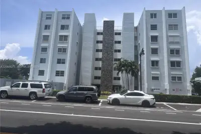 2530 SW 3rd Ave #306, Miami: photo 1 of 17