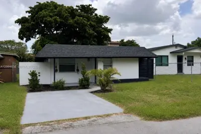 1708 NW 7th St, Fort Lauderdale: photo 1 of 14