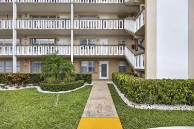 456 Southampton C, West Palm Beach: photo 1 of 38