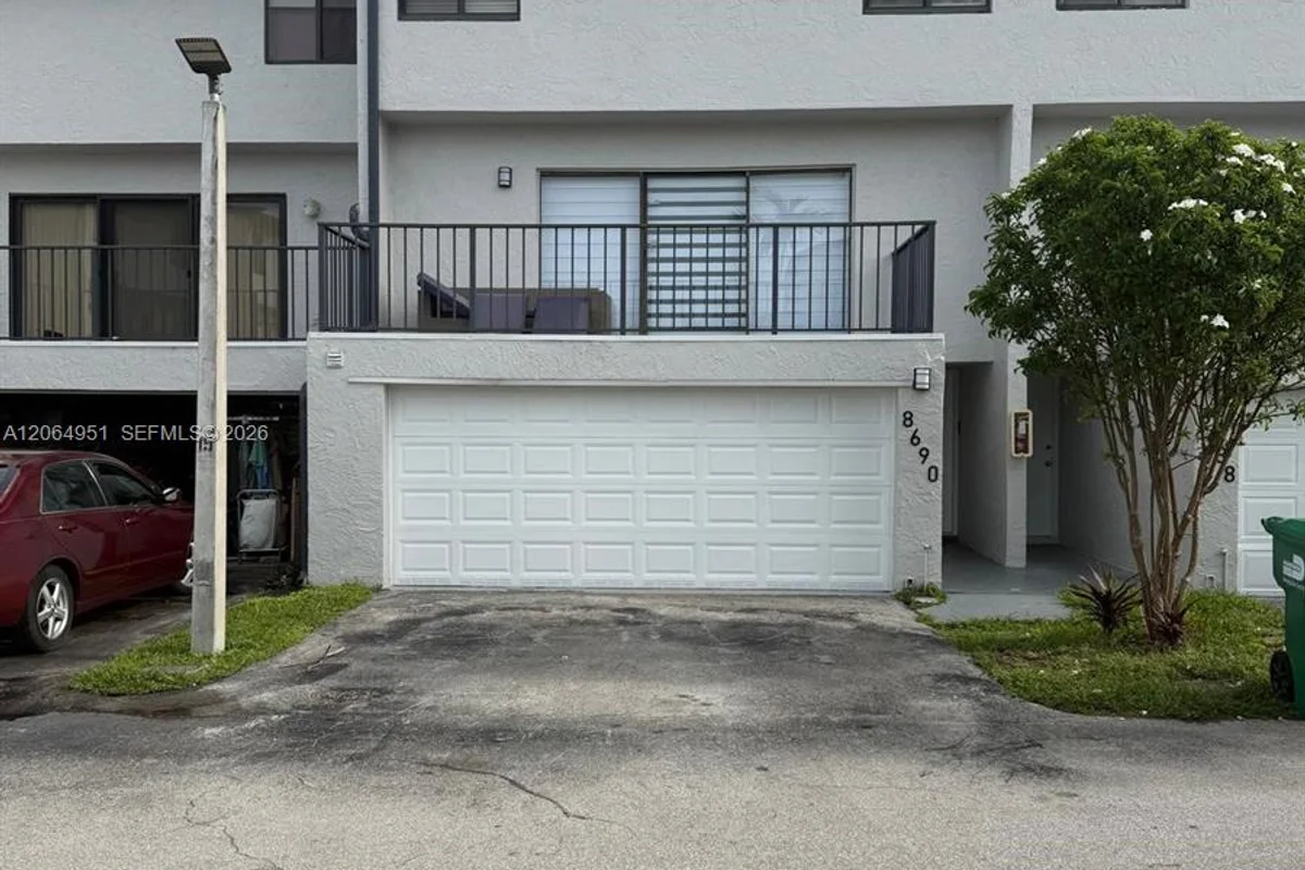 8690 SW 154th Cir Pl #3D, Miami: photo 1 of 25
