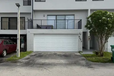 8690 SW 154th Cir Pl #3D, Miami: photo 1 of 25