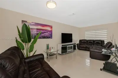 11559 SW 7th St, Sweetwater: photo 1 of 28