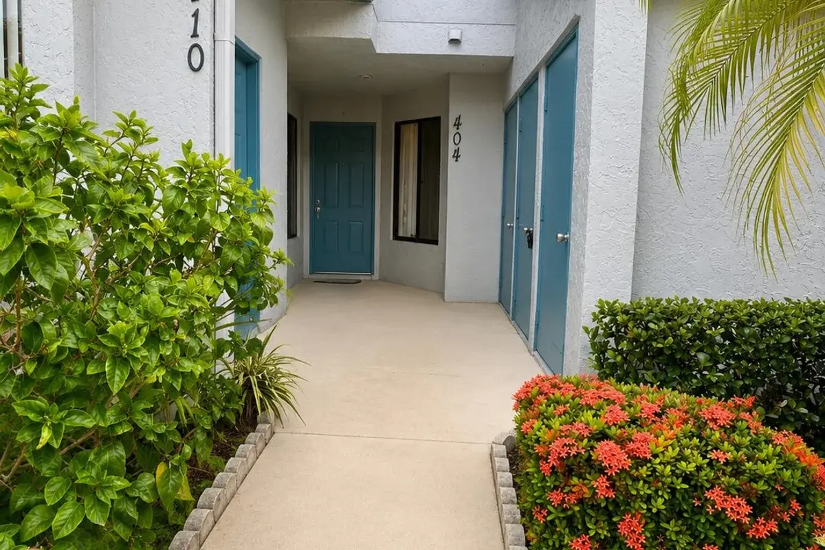 404 Harbour Pointe Way, West Palm Beach: photo 1 of 11