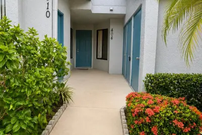 404 Harbour Pointe Way, West Palm Beach: photo 1 of 11