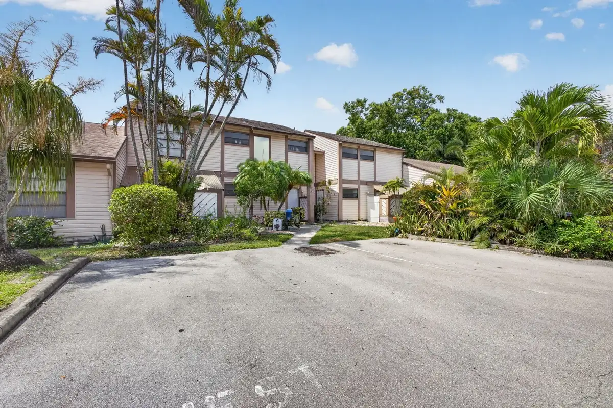 110 Sherwood Cir #4C, Jupiter: photo 1 of 36
