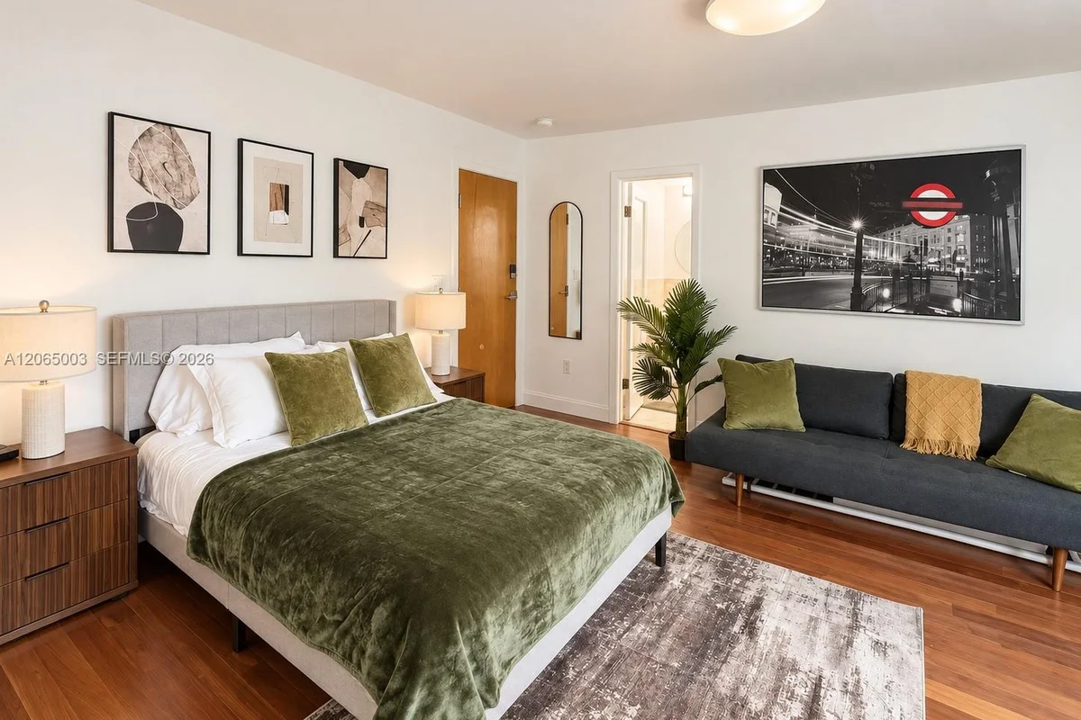 420 15th St #306, Miami Beach: photo 1 of 23