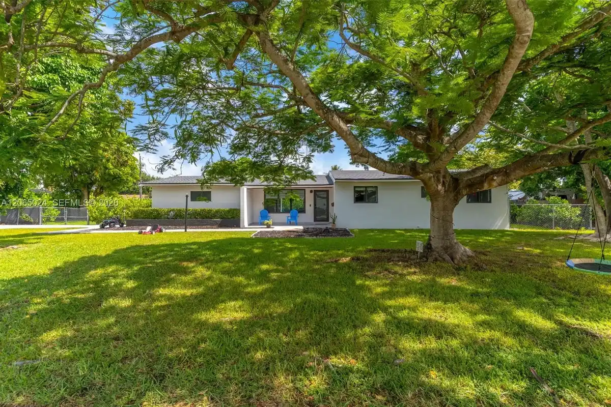11243 SW 174th Ter, Miami: photo 1 of 43