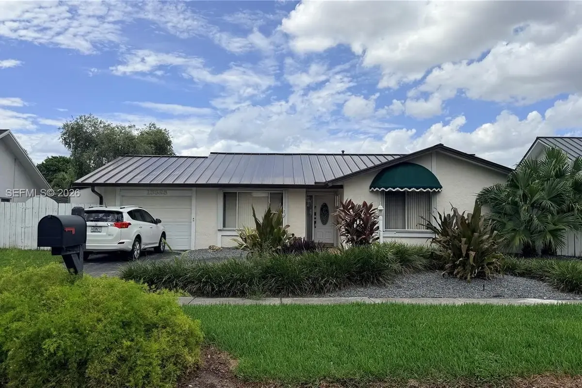 13325 SW 100th Ter, Miami: photo 1 of 17