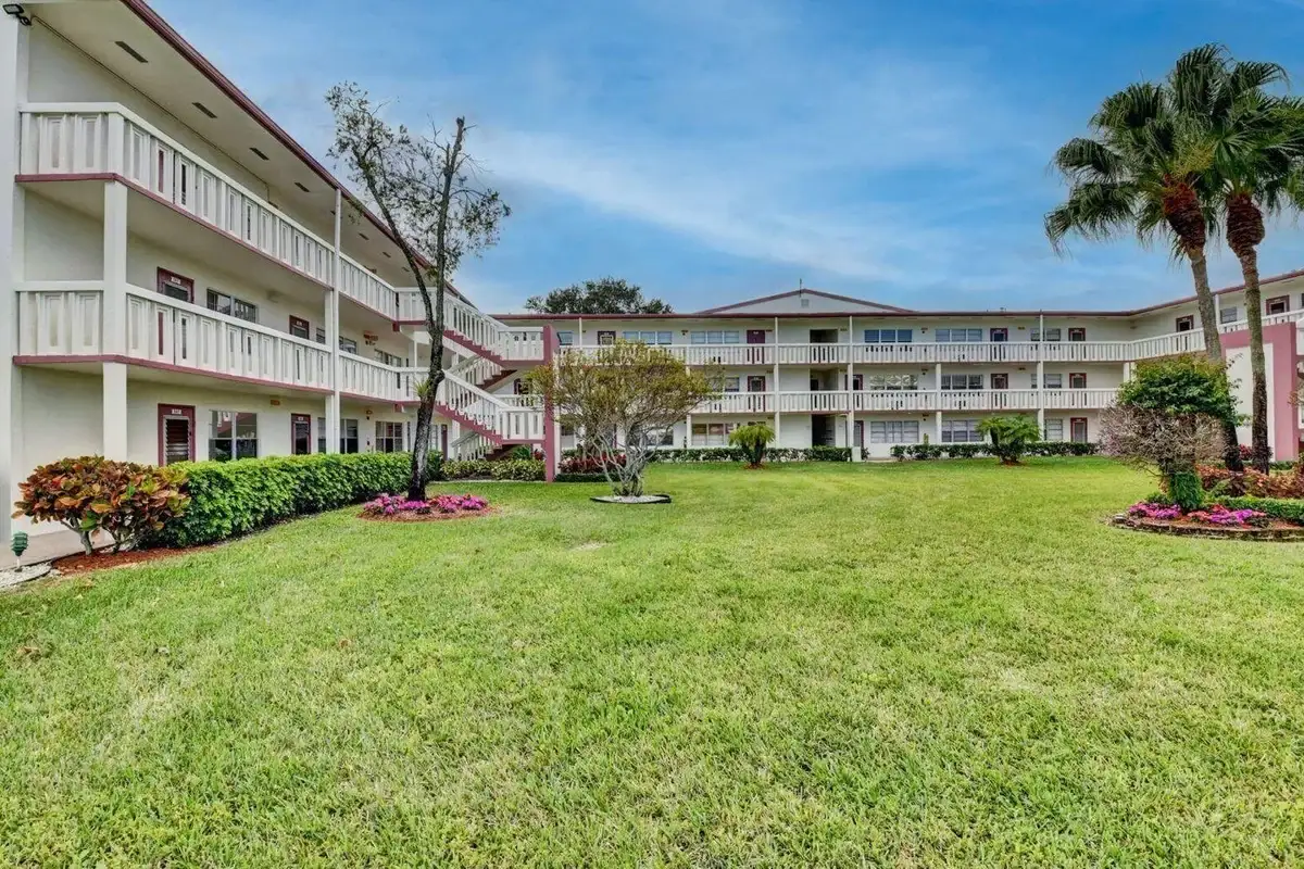571 Fanshaw N, Boca Raton: photo 1 of 26