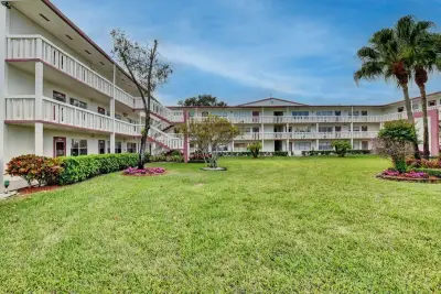 571 Fanshaw N, Boca Raton: photo 1 of 26
