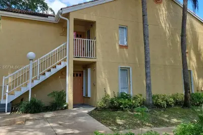 1186 Coral Club Dr, Coral Springs: photo 1 of 22