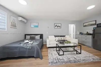 213 Columbus Pkwy #2, Hollywood: photo 1 of 5