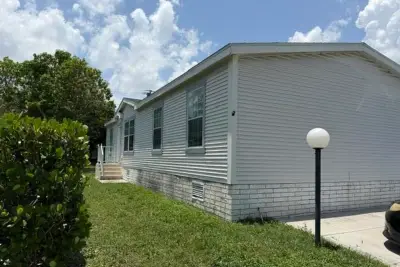 241 Lakeview Dr, Coconut Creek: photo 1 of 8