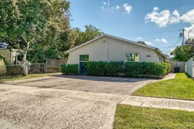 1320 Wellington St #B, West Palm Beach: photo 1 of 25