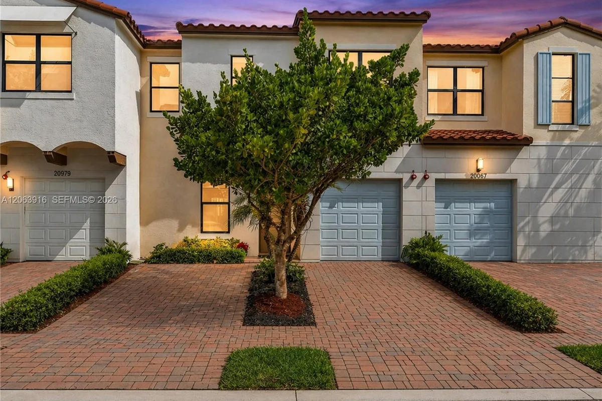 20973 NW 1st Dr, Pembroke Pines: photo 1 of 54