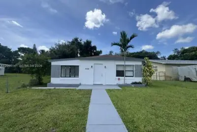 4130 SW 25th St, West Park: photo 1 of 14