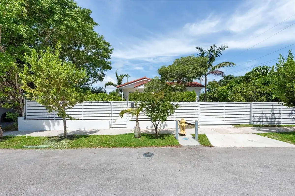 1450 SW 20th Ave, Miami: photo 1 of 35