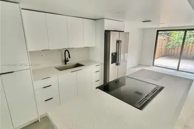 8010 NW 27th Pl, Sunrise: photo 1 of 15