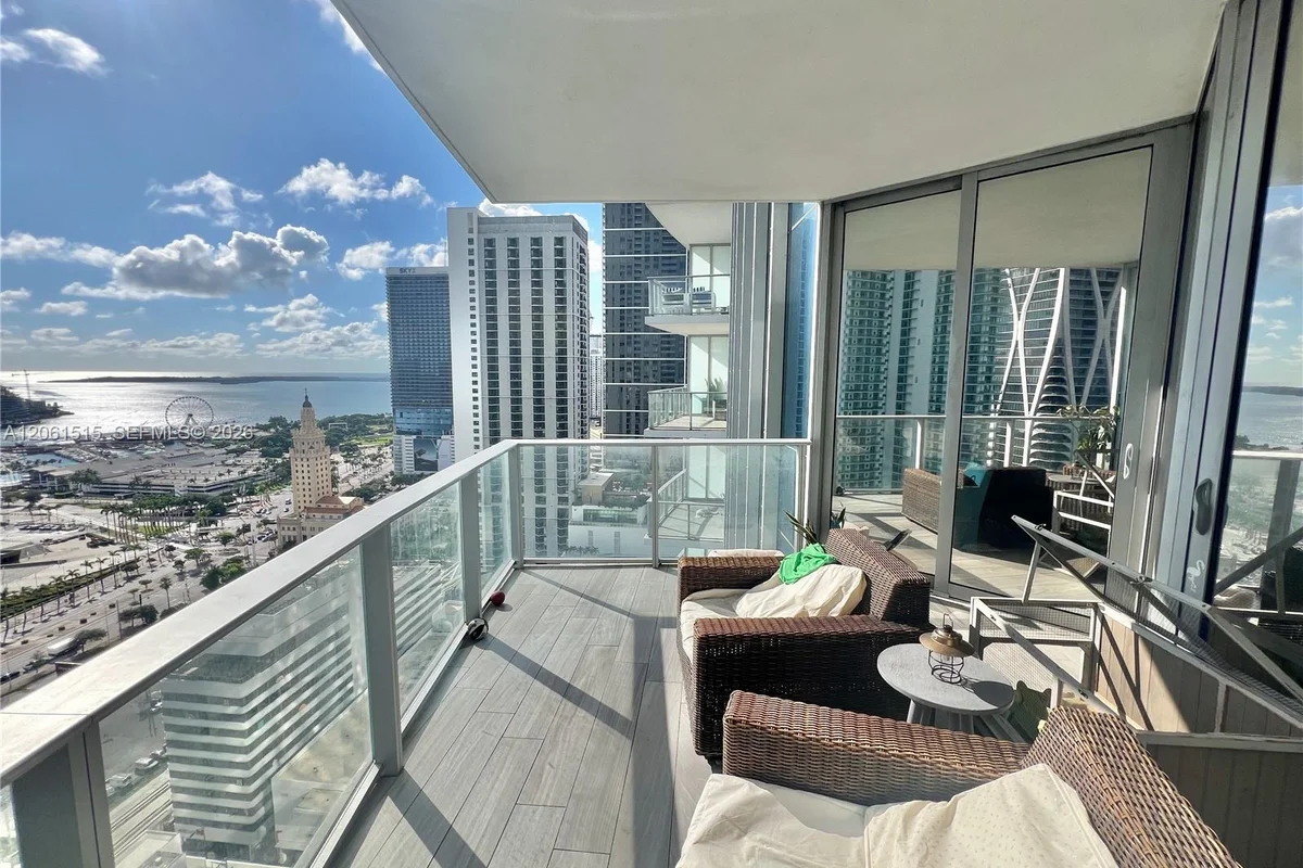 851 NE 1st Ave #2605, Miami: photo 1 of 49