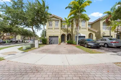 1417 SE 24th Rd, Homestead: photo 1 of 33
