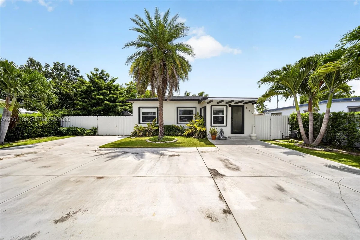 17019 SW 100th Ave, Miami: photo 1 of 41