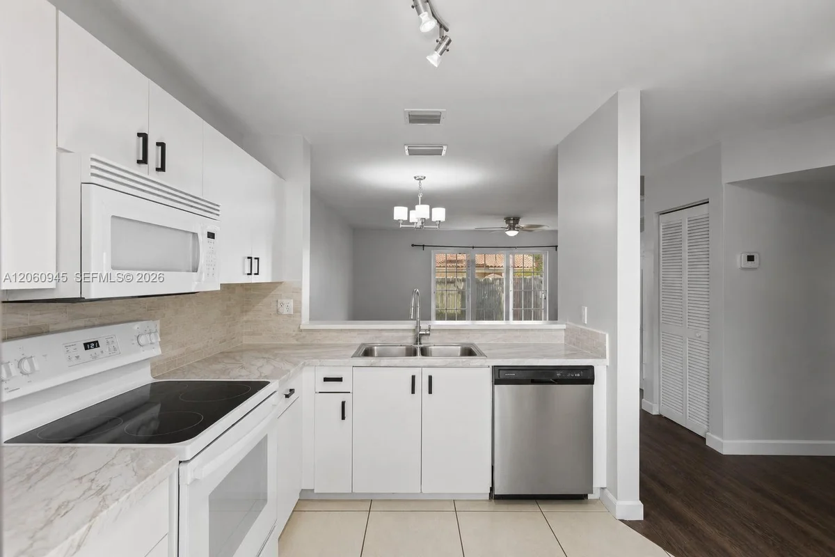 634 NW 208th Dr, Pembroke Pines: photo 1 of 58