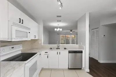 634 NW 208th Dr, Pembroke Pines: photo 1 of 58